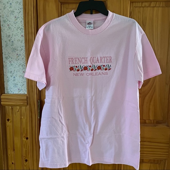 French Quarter New Orleans Embroidered Pink Tee Shirt - Picture 1 of 4